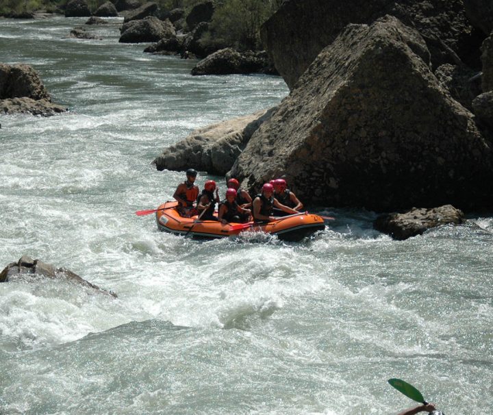 Rafting on the river Esera guided
